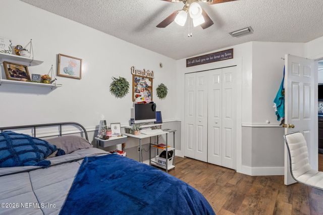 1033 WHIRLAWAY Circle N, Jacksonville, FL 32218