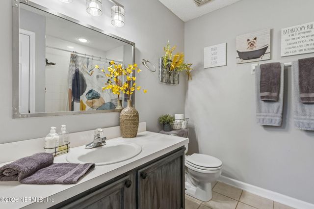 1033 WHIRLAWAY Circle N, Jacksonville, FL 32218