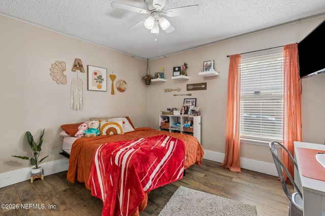 1033 WHIRLAWAY Circle N, Jacksonville, FL 32218