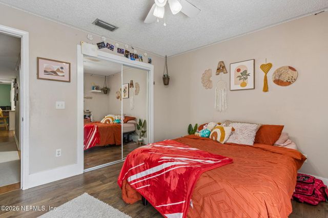 1033 WHIRLAWAY Circle N, Jacksonville, FL 32218