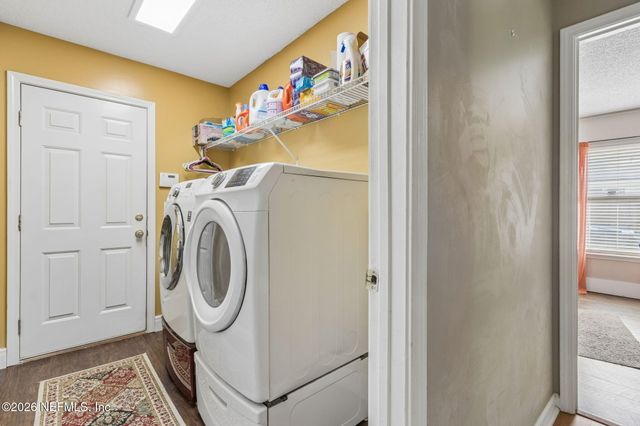 1033 WHIRLAWAY Circle N, Jacksonville, FL 32218