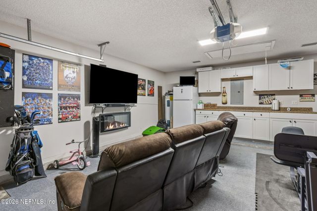 1033 WHIRLAWAY Circle N, Jacksonville, FL 32218