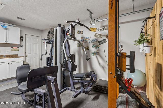 1033 WHIRLAWAY Circle N, Jacksonville, FL 32218