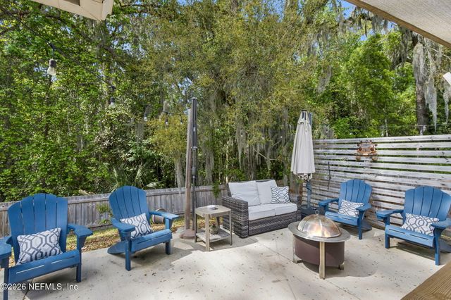 1033 WHIRLAWAY Circle N, Jacksonville, FL 32218