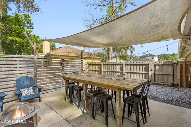 1033 WHIRLAWAY Circle N, Jacksonville, FL 32218