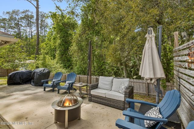 1033 WHIRLAWAY Circle N, Jacksonville, FL 32218