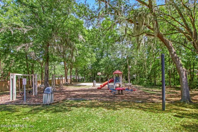 1033 WHIRLAWAY Circle N, Jacksonville, FL 32218