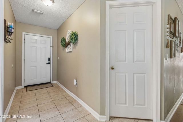 1033 WHIRLAWAY Circle N, Jacksonville, FL 32218