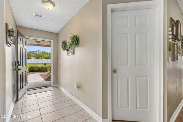 1033 WHIRLAWAY Circle N, Jacksonville, FL 32218