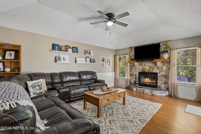 1033 WHIRLAWAY Circle N, Jacksonville, FL 32218