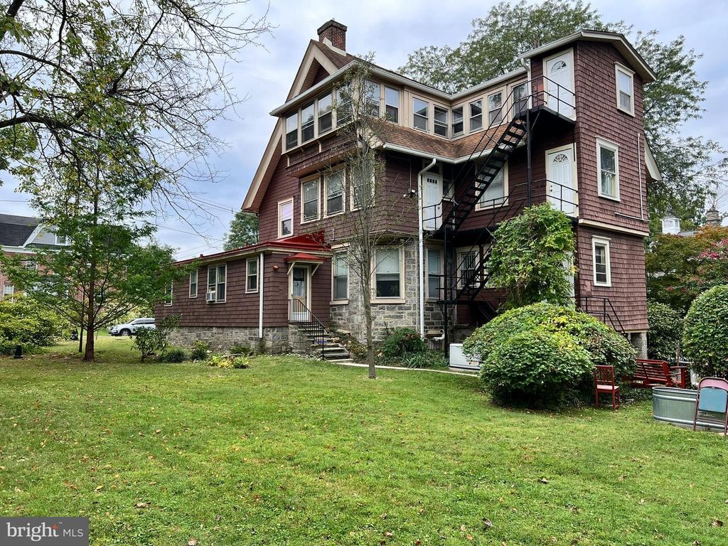 29 W STRATFORD AVE, Lansdowne, PA 19050