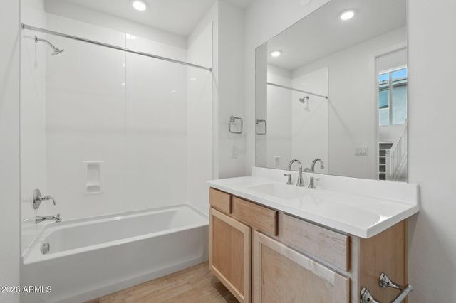 2121 W SONORAN DESERT Drive 99, Phoenix, AZ 85085