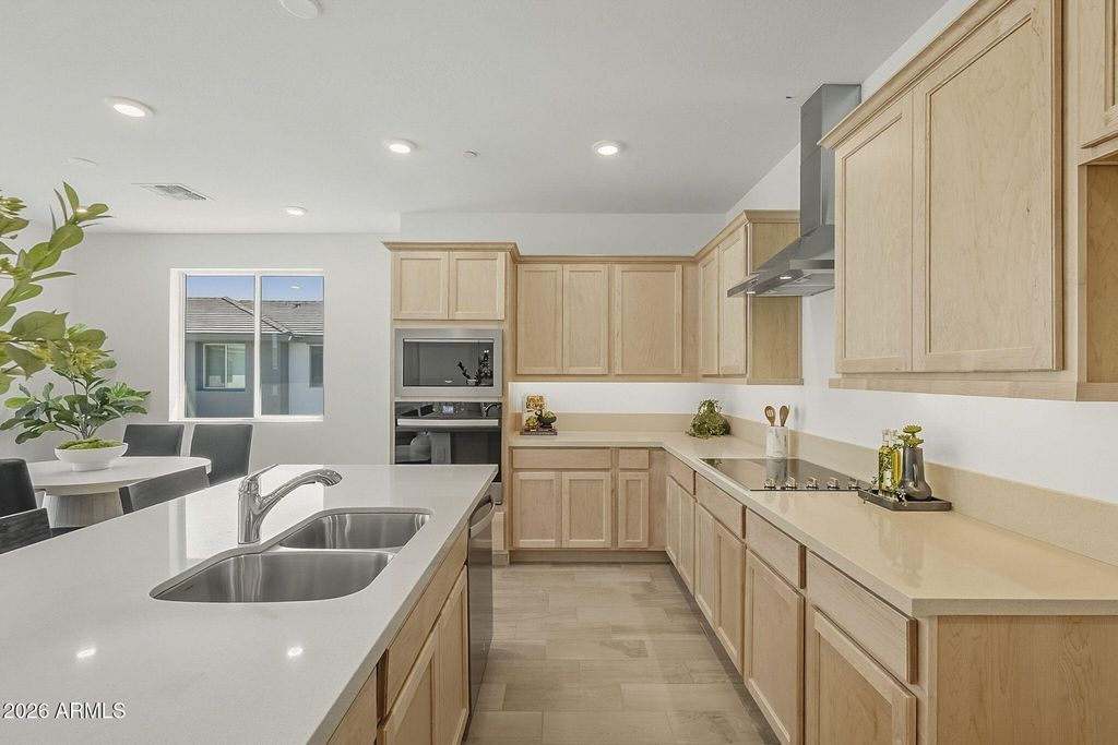 2121 W SONORAN DESERT Drive 99, Phoenix, AZ 85085