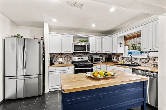 422 W Acheson, Denison, TX 75020