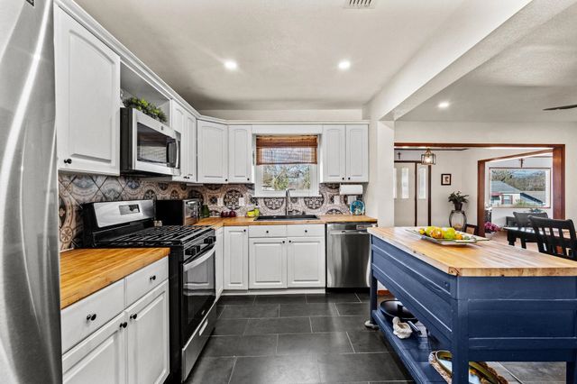 422 W Acheson, Denison, TX 75020