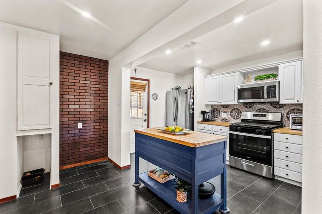 422 W Acheson, Denison, TX 75020