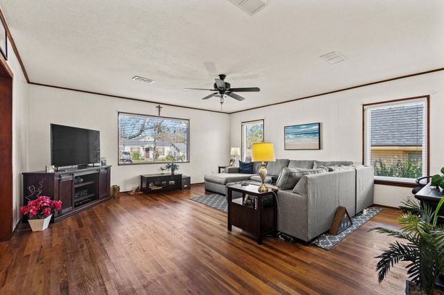 422 W Acheson, Denison, TX 75020