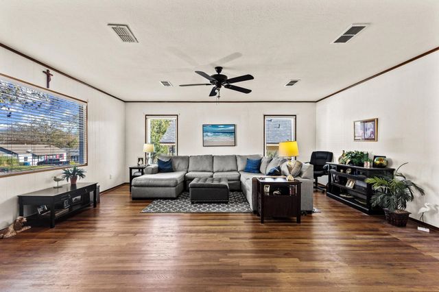 422 W Acheson, Denison, TX 75020