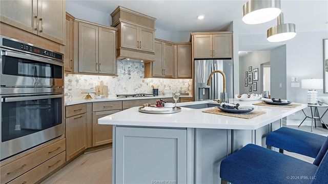 4052 Lakeside Club Drive, College Station, TX 77845