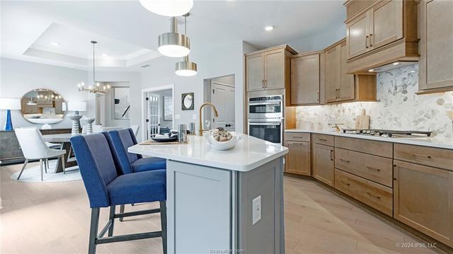 4052 Lakeside Club Drive, College Station, TX 77845