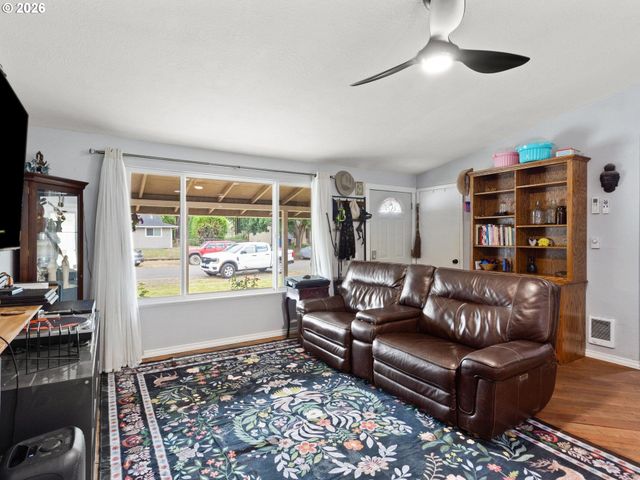 1719 Sw 1ST St, Battle Ground, WA 98604