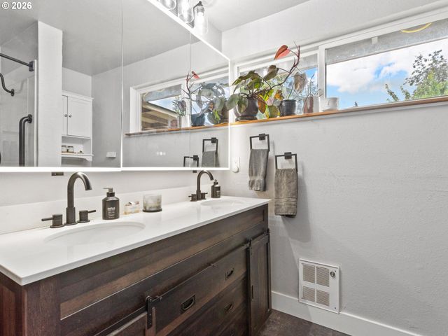 1719 Sw 1ST St, Battle Ground, WA 98604