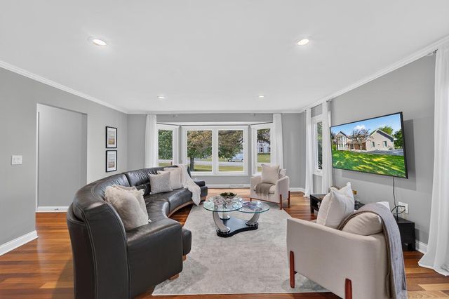 12623 N Meadow CIRCLE E, Mequon, WI 53092