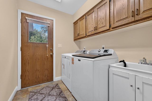 12623 N Meadow CIRCLE E, Mequon, WI 53092