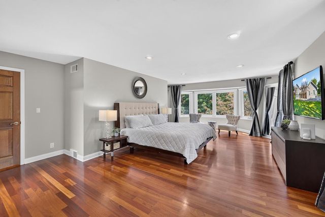 12623 N Meadow CIRCLE E, Mequon, WI 53092