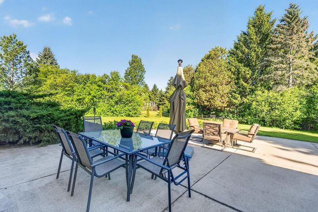 12623 N Meadow CIRCLE E, Mequon, WI 53092