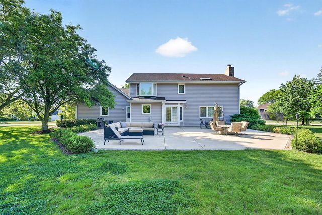 12623 N Meadow CIRCLE E, Mequon, WI 53092