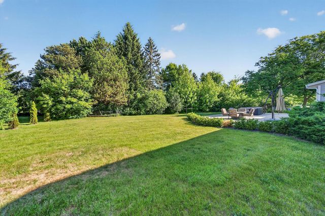 12623 N Meadow CIRCLE E, Mequon, WI 53092