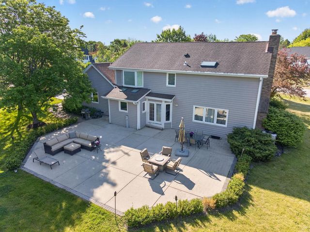 12623 N Meadow CIRCLE E, Mequon, WI 53092
