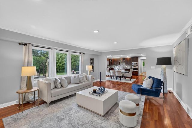 12623 N Meadow CIRCLE E, Mequon, WI 53092