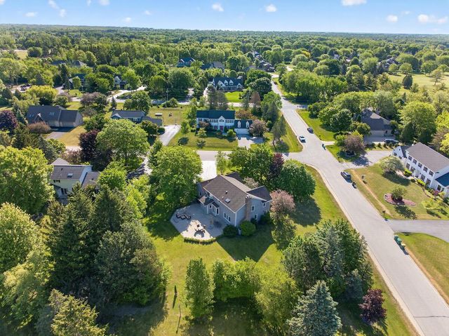 12623 N Meadow CIRCLE E, Mequon, WI 53092