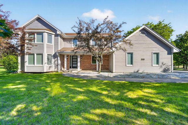 12623 N Meadow CIRCLE E, Mequon, WI 53092