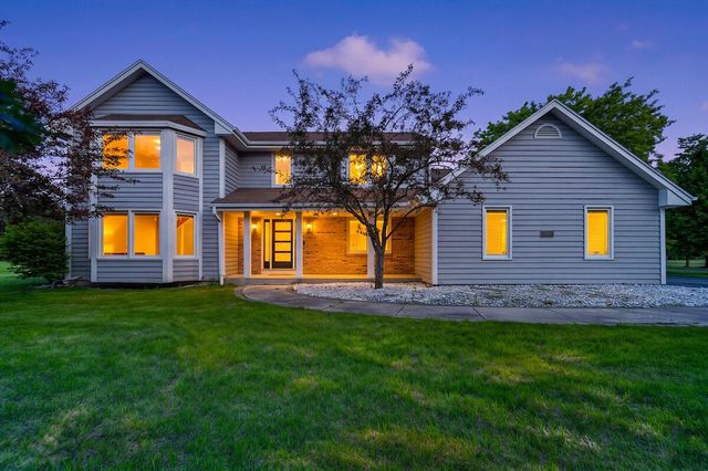 12623 N Meadow CIRCLE E, Mequon, WI 53092