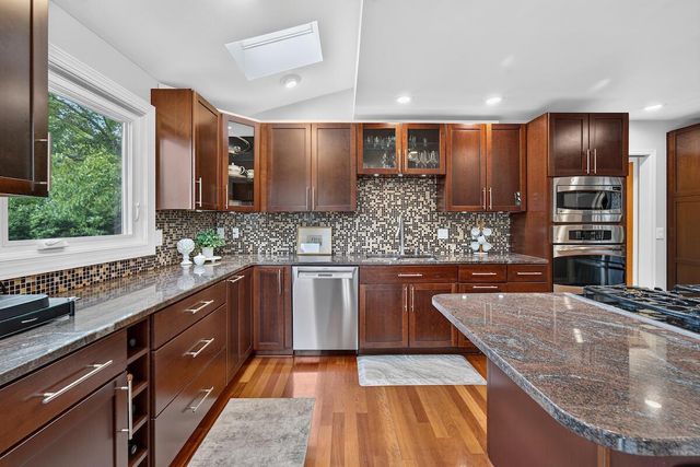 12623 N Meadow CIRCLE E, Mequon, WI 53092