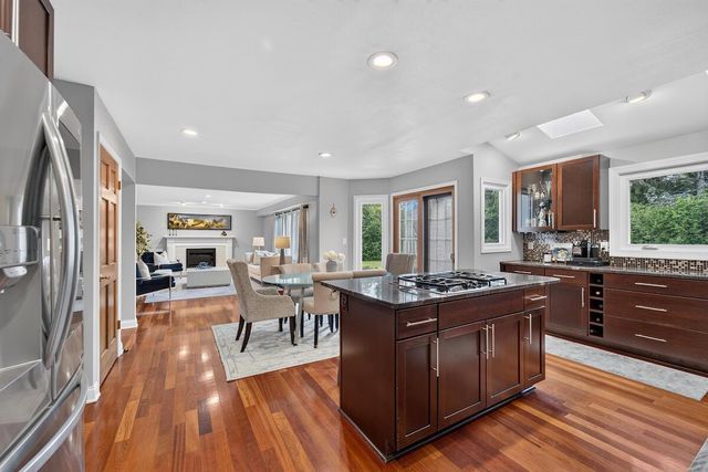 12623 N Meadow CIRCLE E, Mequon, WI 53092