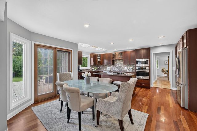 12623 N Meadow CIRCLE E, Mequon, WI 53092