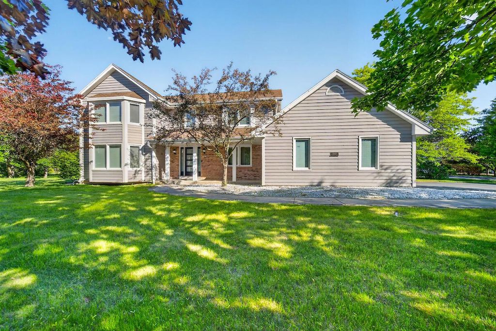 12623 N Meadow CIRCLE E, Mequon, WI 53092