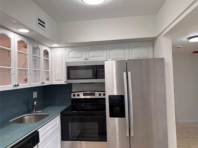 2715 Tigertail Avenue 506, Miami, FL 33133