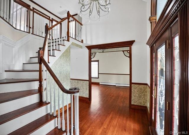 6 Robert Court, Center Moriches, NY 11934