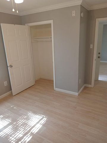 11811 Greenmesa Dr, Houston, TX 77044