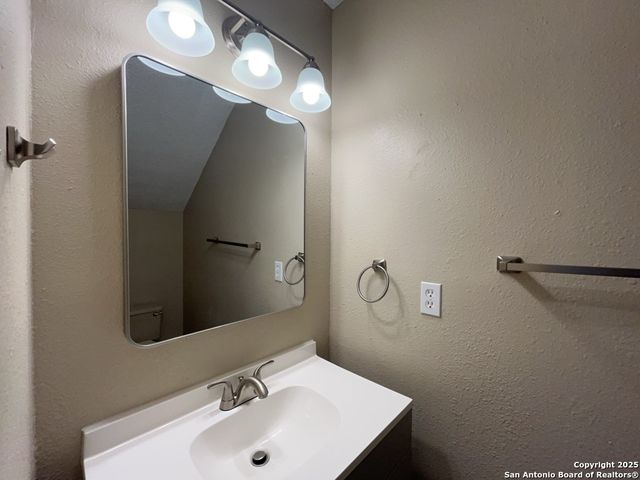 309 W Highland Dr, Boerne, TX 78006