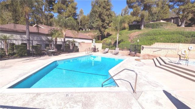 718 Via La Paloma, Riverside, CA 92507