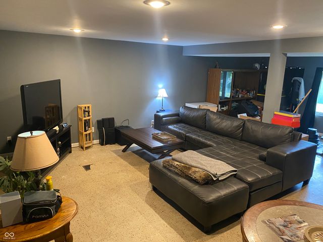 303 Sunset Drive, Columbus, IN 47201