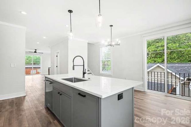 1300 E 10th Street 11, Charlotte, NC 28204