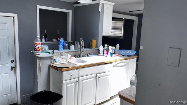 33251 Parkwood Street, Westland, MI 48186