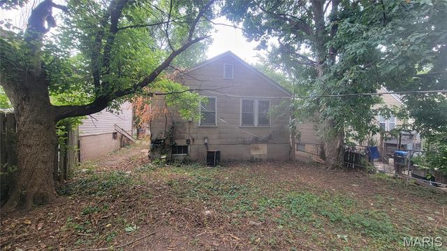 7161 Lindenwood Place, St Louis, MO 63109